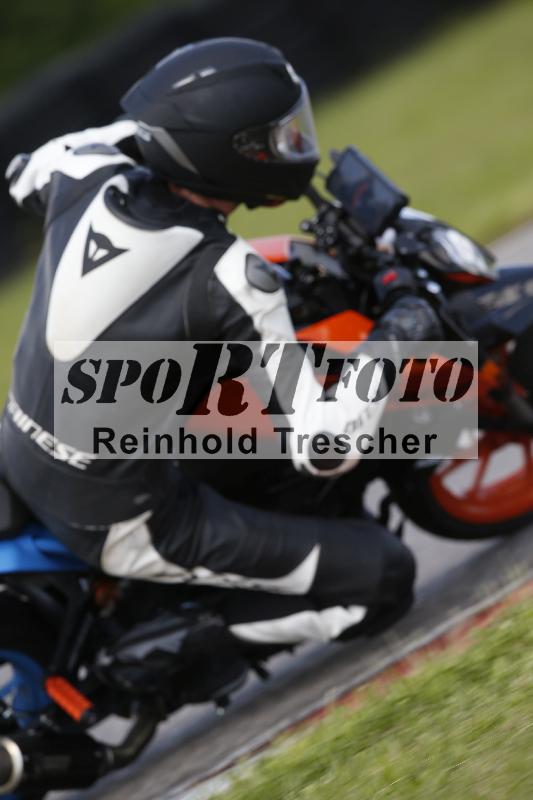 /Archiv-2024/29 12.06.2024 MOTO.CH Track Day ADR/Gruppe blau/8